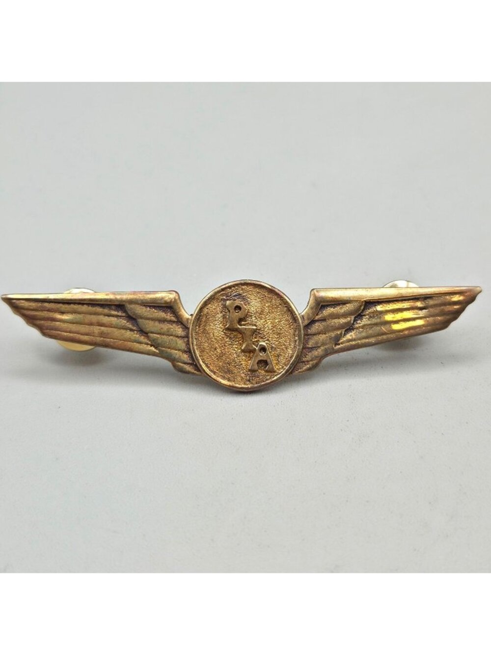 Vintage Pakistan International Airlines PIA Pilot Wings Pin Metal Gold Hat Badge